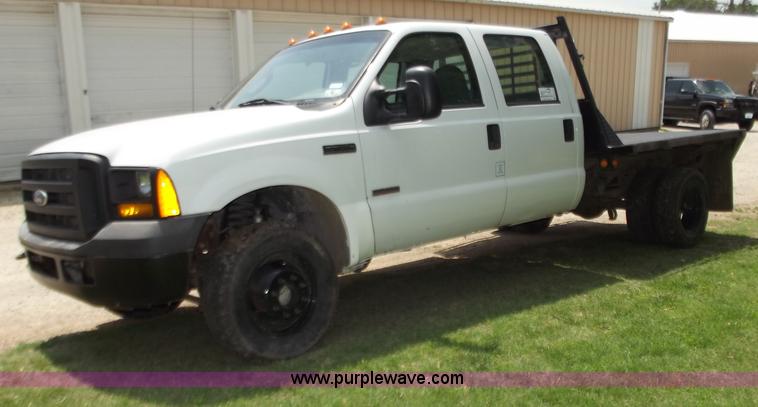 image for item C2116 2006 Ford F350 XL Super Duty crew cab pickup truck