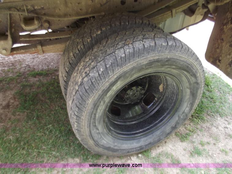 image for item C2116 2006 Ford F350 XL Super Duty crew cab pickup truck