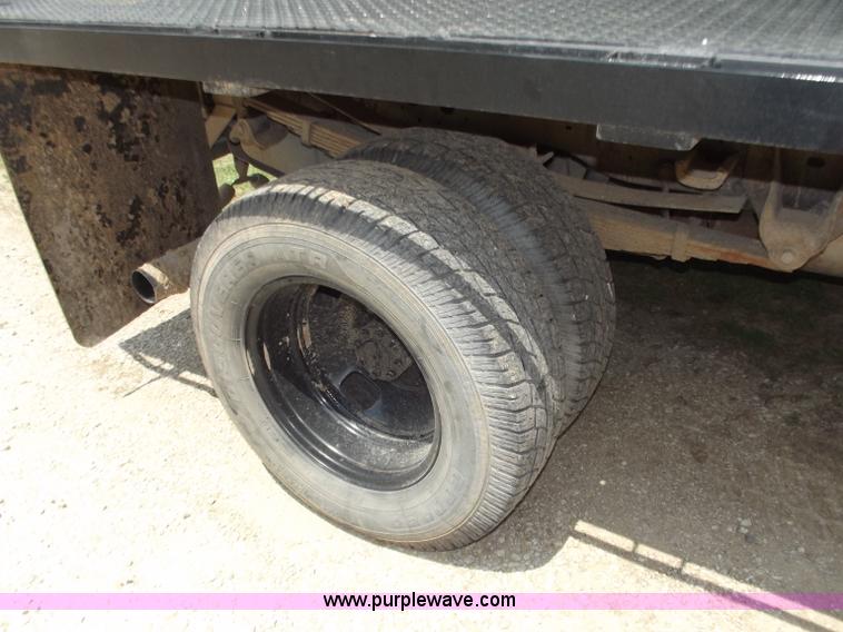 image for item C2116 2006 Ford F350 XL Super Duty crew cab pickup truck