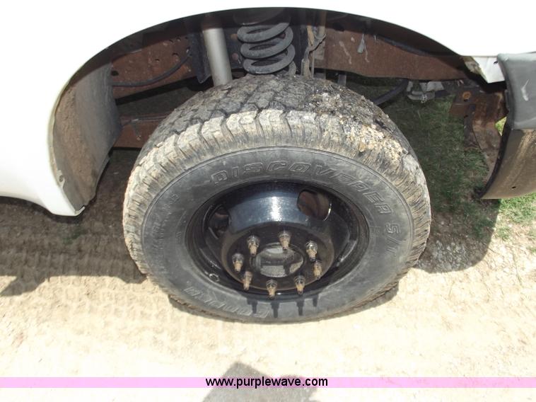 image for item C2116 2006 Ford F350 XL Super Duty crew cab pickup truck