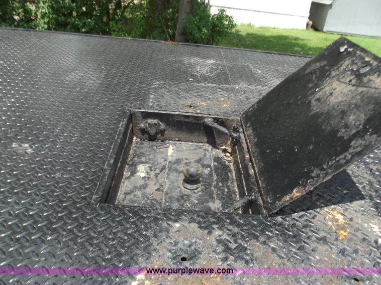 image for item C2116 2006 Ford F350 XL Super Duty crew cab pickup truck