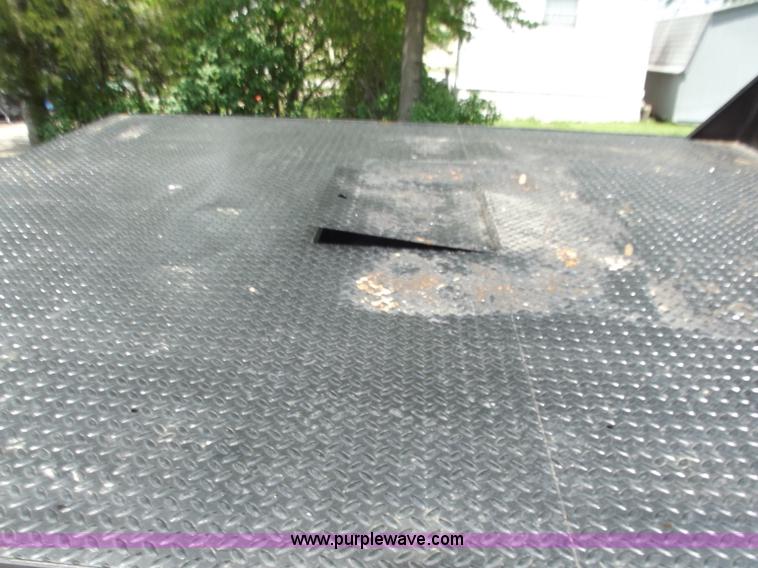 image for item C2116 2006 Ford F350 XL Super Duty crew cab pickup truck