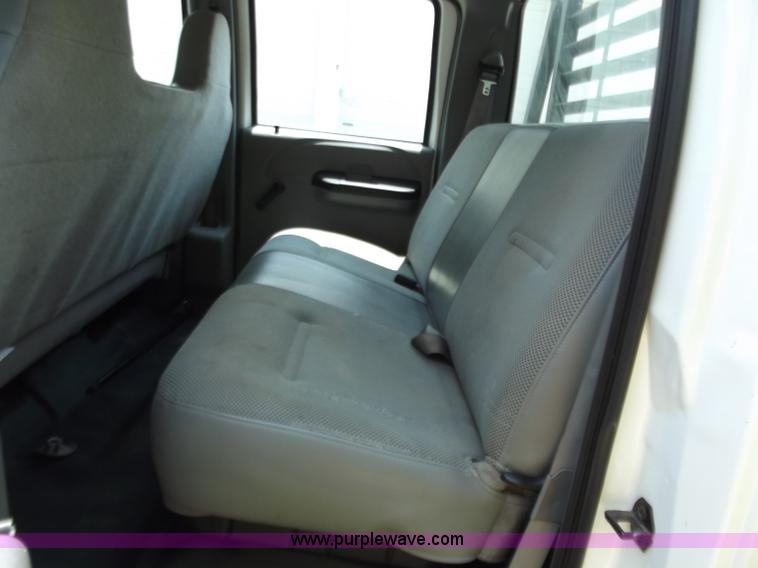 image for item C2116 2006 Ford F350 XL Super Duty crew cab pickup truck