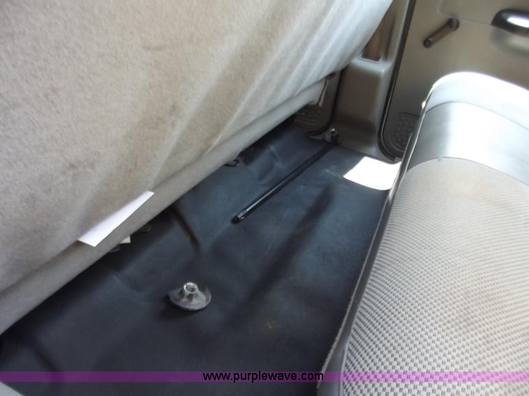 image for item C2116 2006 Ford F350 XL Super Duty crew cab pickup truck