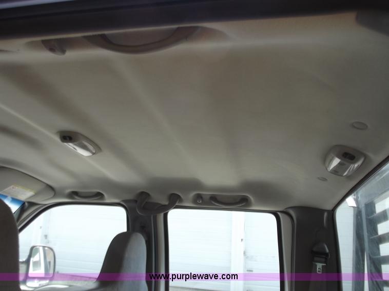 image for item C2116 2006 Ford F350 XL Super Duty crew cab pickup truck