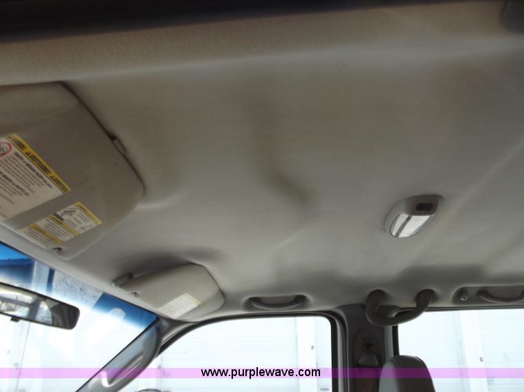 image for item C2116 2006 Ford F350 XL Super Duty crew cab pickup truck