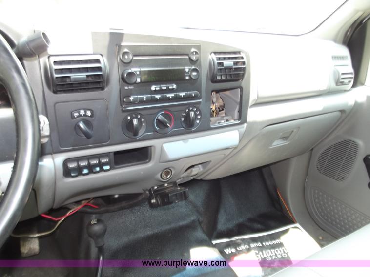 image for item C2116 2006 Ford F350 XL Super Duty crew cab pickup truck