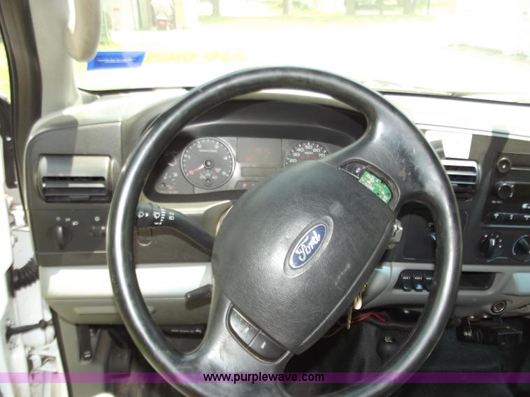 image for item C2116 2006 Ford F350 XL Super Duty crew cab pickup truck