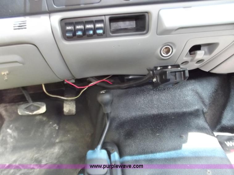 image for item C2116 2006 Ford F350 XL Super Duty crew cab pickup truck