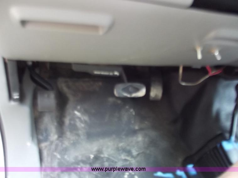 image for item C2116 2006 Ford F350 XL Super Duty crew cab pickup truck