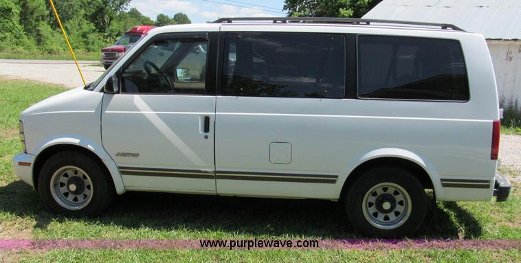 image for item C2132 1995 Chevrolet Astro van