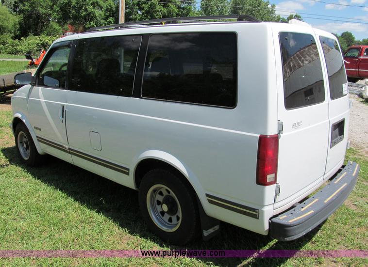 image for item C2132 1995 Chevrolet Astro van