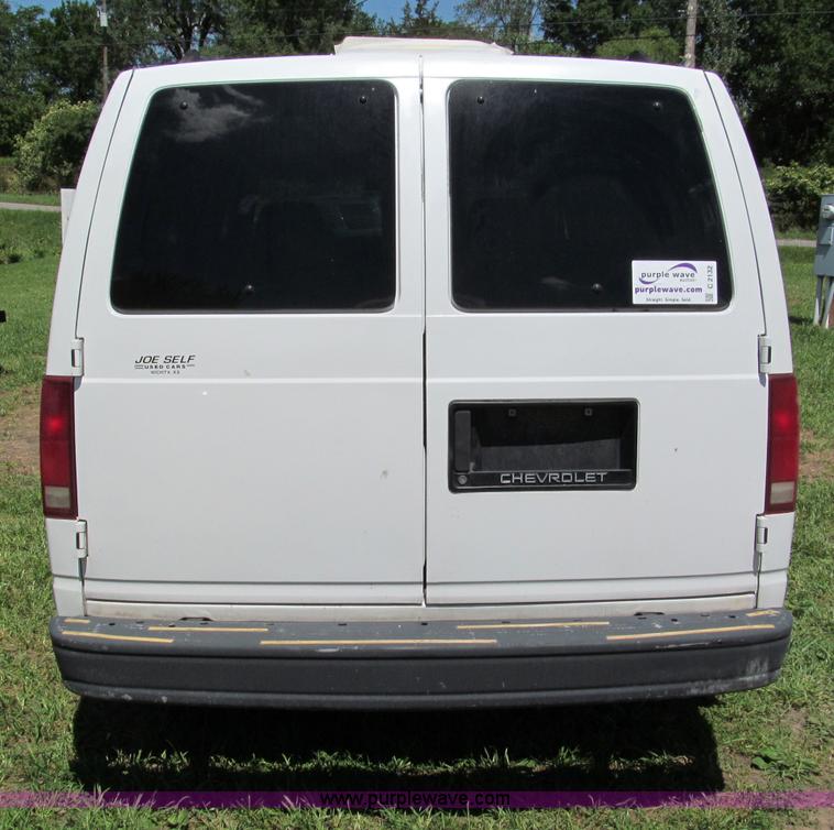 image for item C2132 1995 Chevrolet Astro van