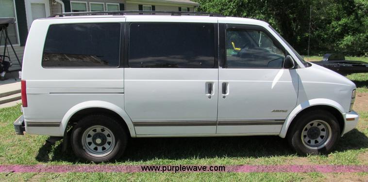 image for item C2132 1995 Chevrolet Astro van