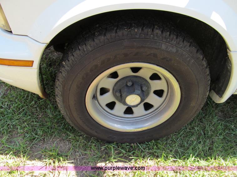 image for item C2132 1995 Chevrolet Astro van