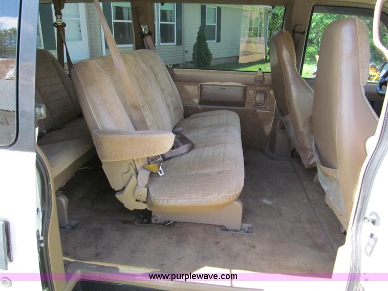 image for item C2132 1995 Chevrolet Astro van