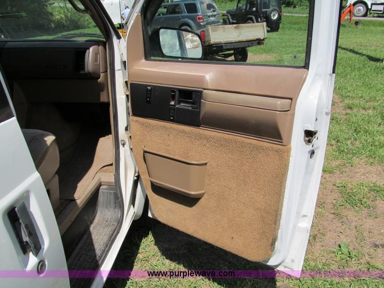 image for item C2132 1995 Chevrolet Astro van