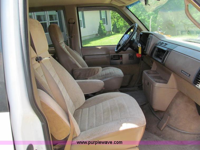 image for item C2132 1995 Chevrolet Astro van
