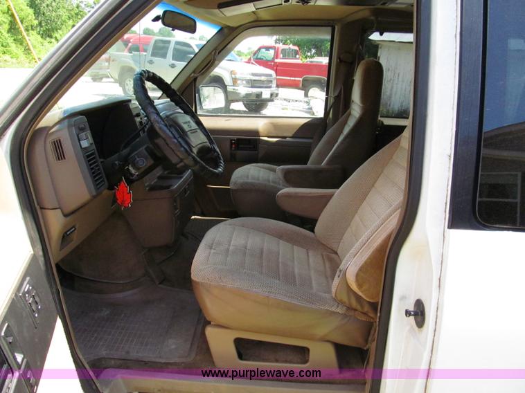 image for item C2132 1995 Chevrolet Astro van