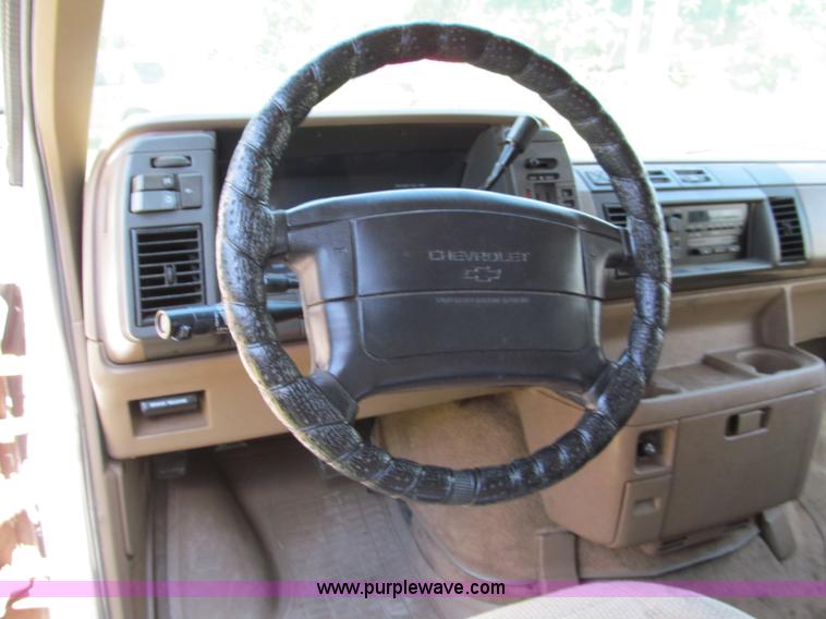image for item C2132 1995 Chevrolet Astro van