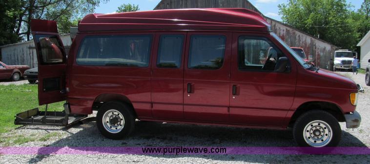 image for item C2134 1997 Ford E350 Club Wagon handicap van