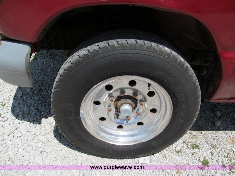 image for item C2134 1997 Ford E350 Club Wagon handicap van