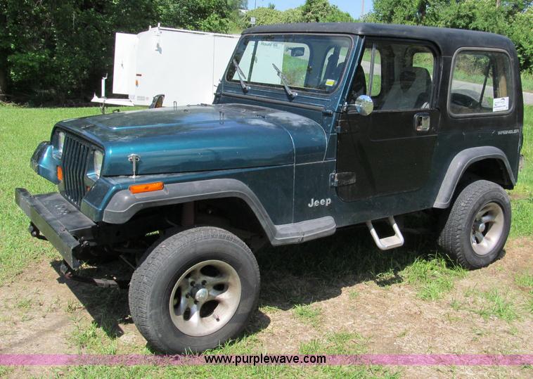 image for item C2136 1995 Jeep Wrangler SUV
