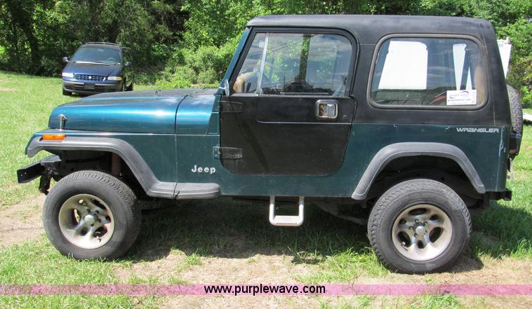image for item C2136 1995 Jeep Wrangler SUV