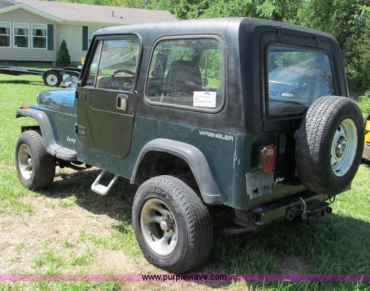 image for item C2136 1995 Jeep Wrangler SUV