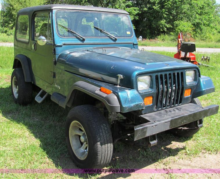 image for item C2136 1995 Jeep Wrangler SUV