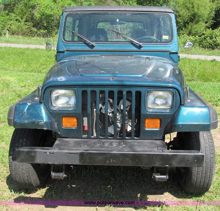 image for item C2136 1995 Jeep Wrangler SUV