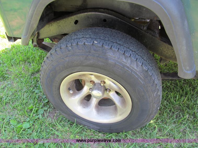 image for item C2136 1995 Jeep Wrangler SUV