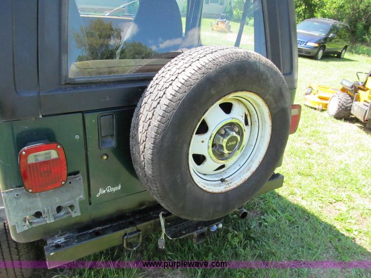image for item C2136 1995 Jeep Wrangler SUV