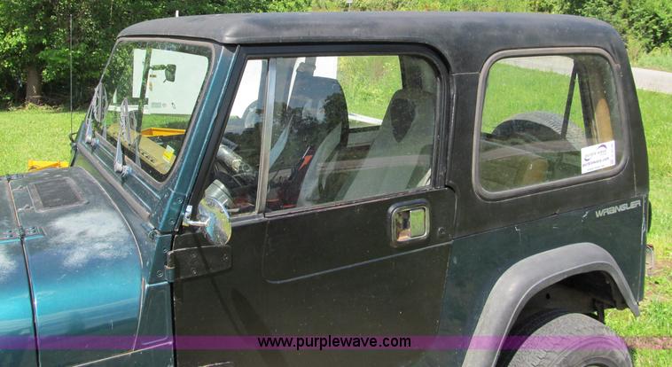 image for item C2136 1995 Jeep Wrangler SUV