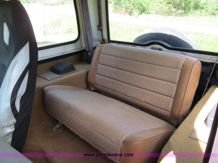 image for item C2136 1995 Jeep Wrangler SUV