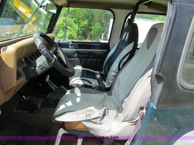 image for item C2136 1995 Jeep Wrangler SUV