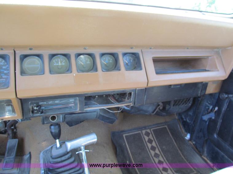 image for item C2136 1995 Jeep Wrangler SUV