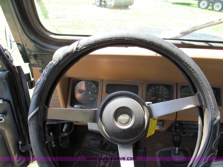 image for item C2136 1995 Jeep Wrangler SUV