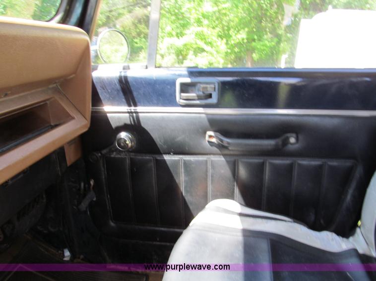 image for item C2136 1995 Jeep Wrangler SUV