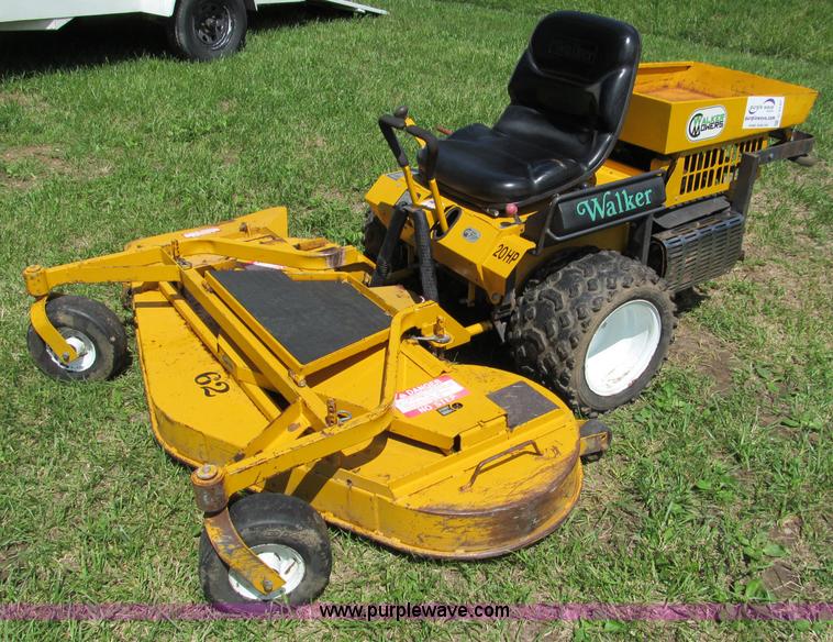image for item C2137 1997 Walker MTSD ZTR mower