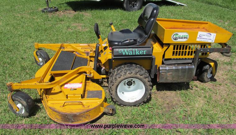 image for item C2137 1997 Walker MTSD ZTR mower
