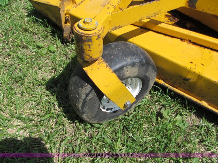 image for item C2137 1997 Walker MTSD ZTR mower