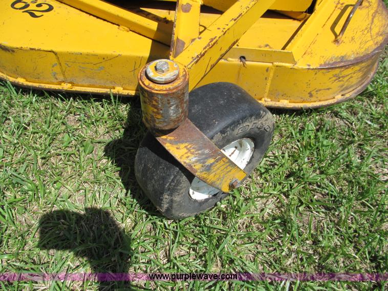 image for item C2137 1997 Walker MTSD ZTR mower