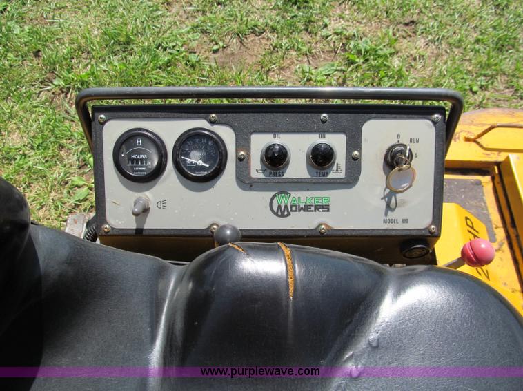 image for item C2137 1997 Walker MTSD ZTR mower