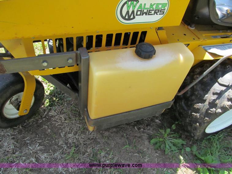 image for item C2137 1997 Walker MTSD ZTR mower