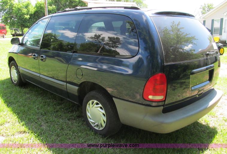 image for item C2138 2000 Chrysler Grand Voyager SE mini van