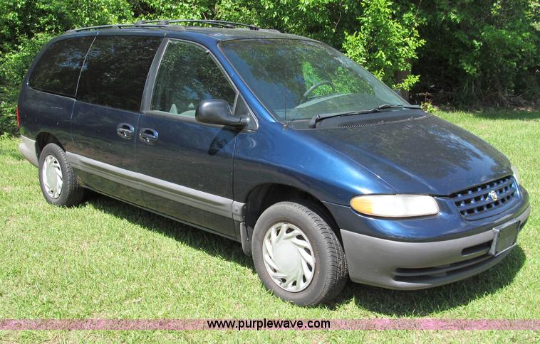 image for item C2138 2000 Chrysler Grand Voyager SE mini van