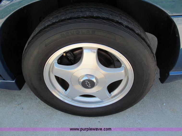 image for item C2141 2003 Chevrolet Impala LS