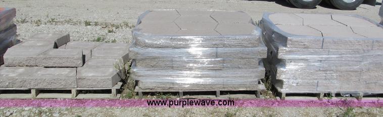 image for item C2181 (136) split face wall stone caps