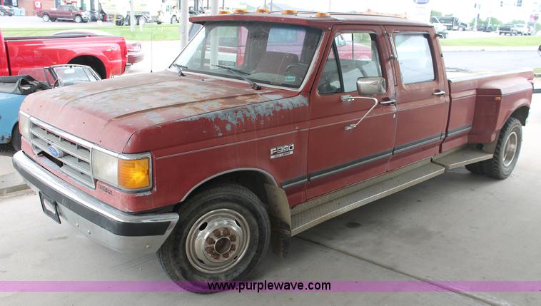 image for item C2522 1989 Ford F350 XLT Lariat crew cab pickup truck